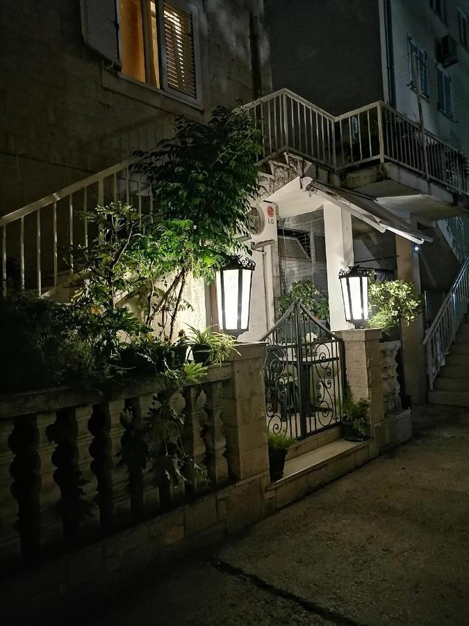 Romana 1 Tivat Exteriör bild
