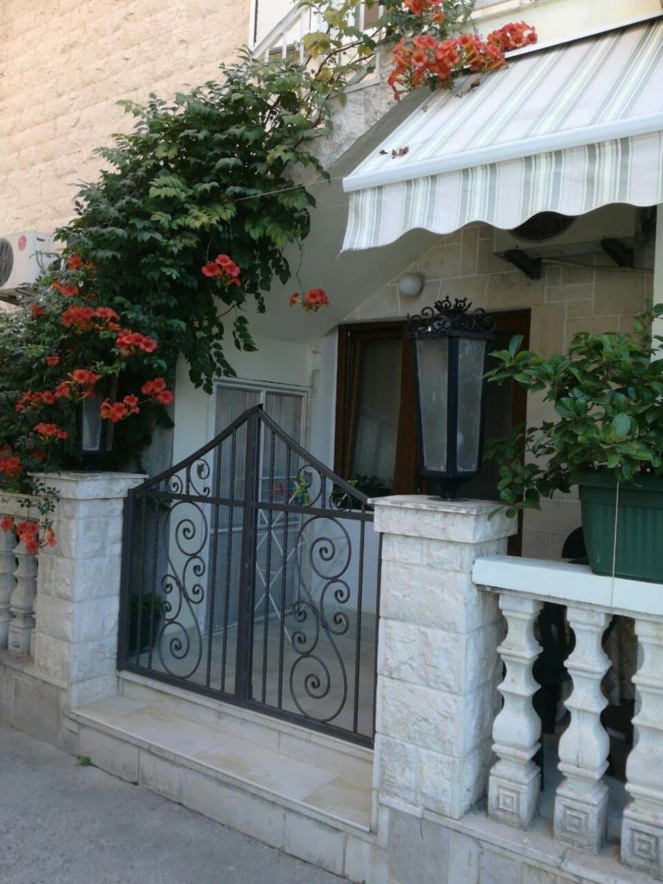 Romana 1 Tivat Exteriör bild